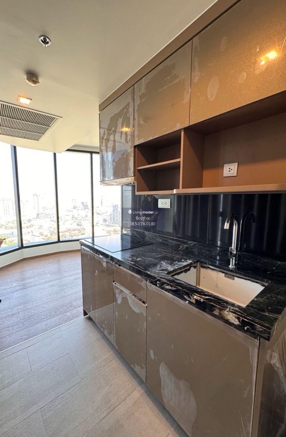 IDEO Q36 - Spacious 2-Bathroom Apartment near BTS Thong Lo