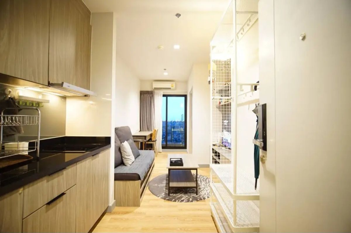 Modern 1-Bedroom Apartment with City View