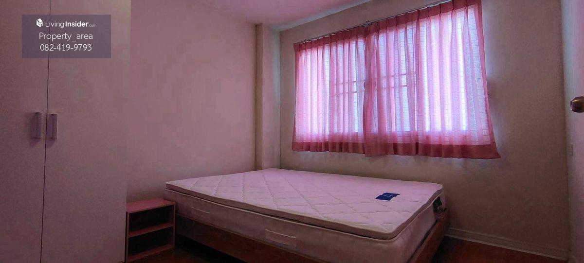 Compact Lumpini Town Condo with Full Furnishings