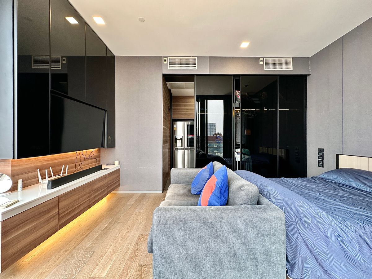 Ashton Silom - Modern 1-Bedroom Condo near BTS Chong Nonsi