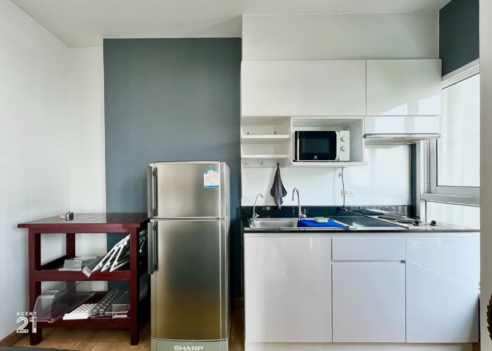Fully Furnished 1-Bedroom Apartment Near BTS Stations