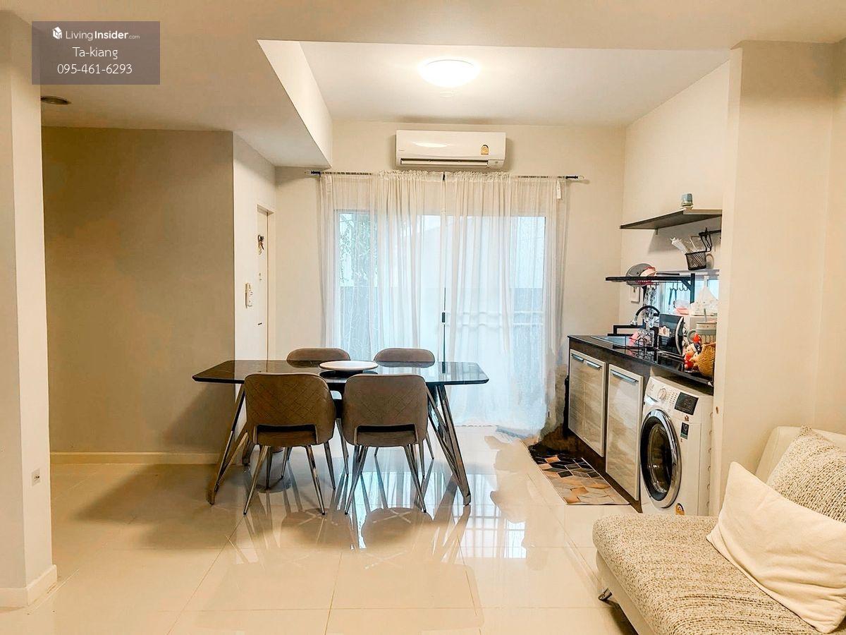 Corner Townhome with Extra Outdoor Space - Pet Friendly