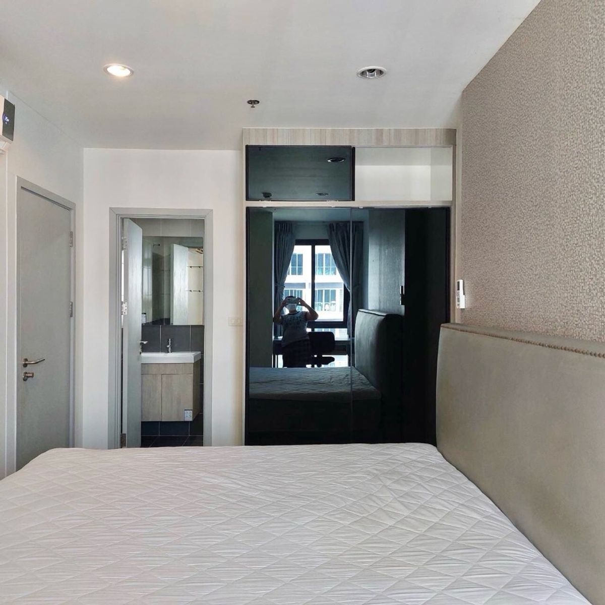 Compact Studio Apartment with Modern Amenities