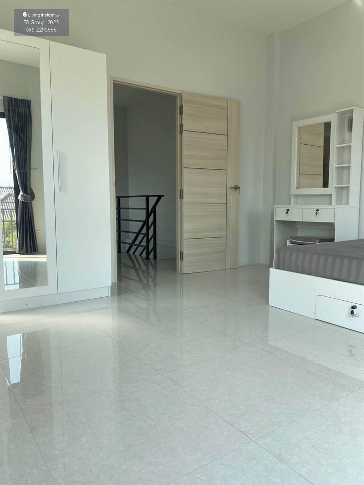 Twin House in Quiet Location with Free Furniture and Amenities