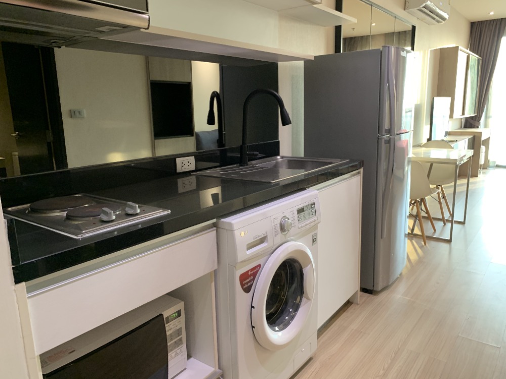 Sky Walk Condo Studio near BTS Phra Khanong