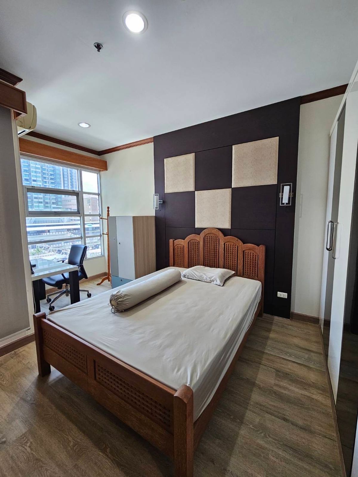 Ban Krung Krung, Siam Pathumwan қаласындағы кең 3 бөлмелі пәтер