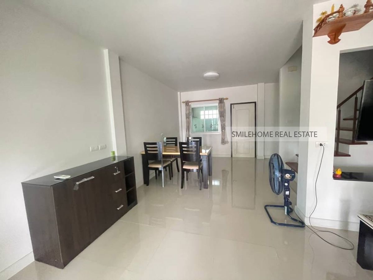 2-Story Fully Furnished House with 3 Bedrooms Near Amenities