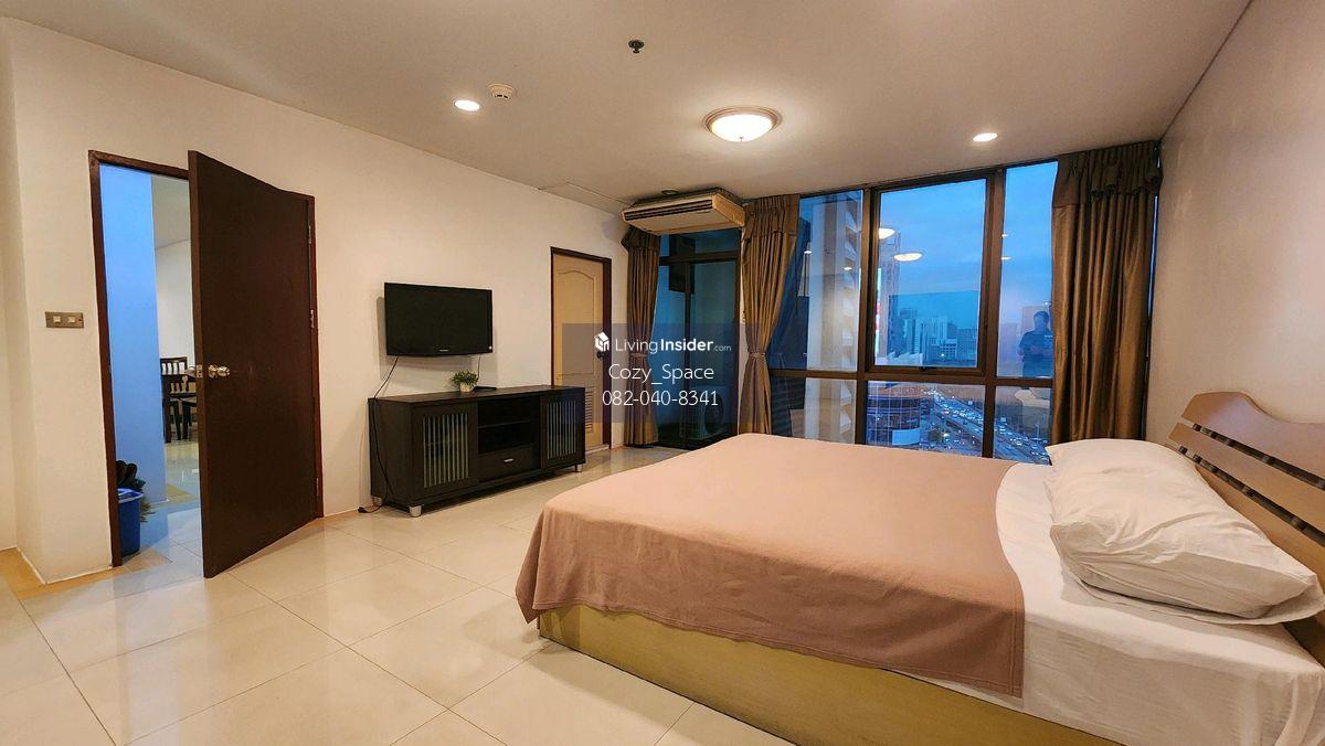 Spacious 3-Bedroom Apartment with City View at Lumpiny Park View