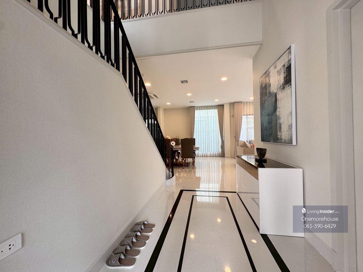 Luxurious 4-Bedroom Villa in Nantawan Rama 9 with 5 Parking Spaces
