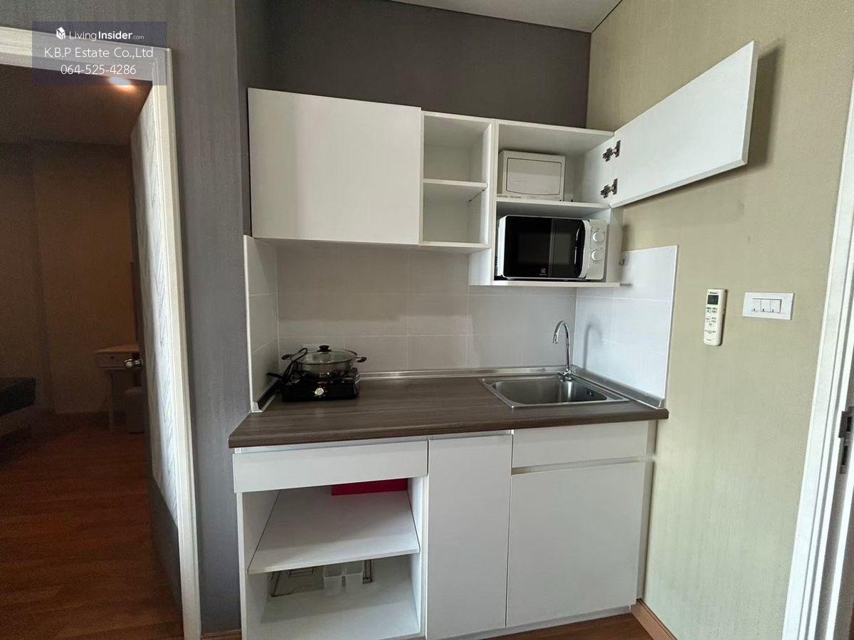 Lumpini Place Ratchada-Sathu Кутова кімната з меблями