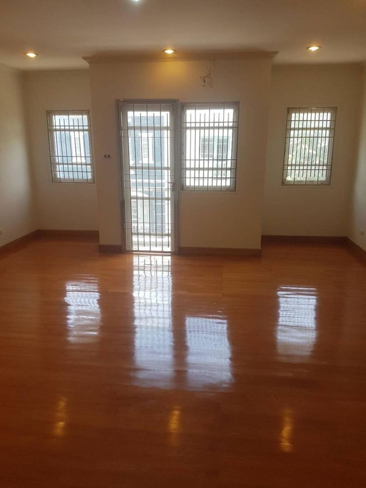 Central Chaengwattana, Nonthaburi маңындағы 3 қабатты таунхаус