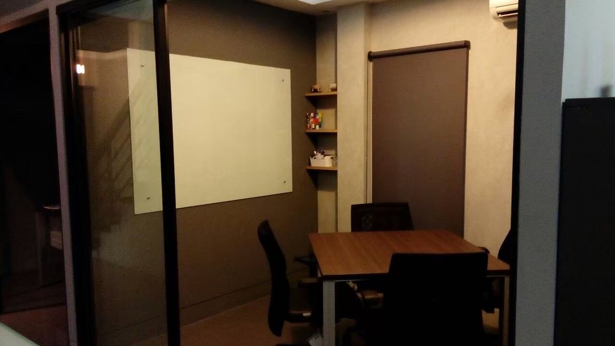 3-story townhome near Rat Pattana Station with office potential