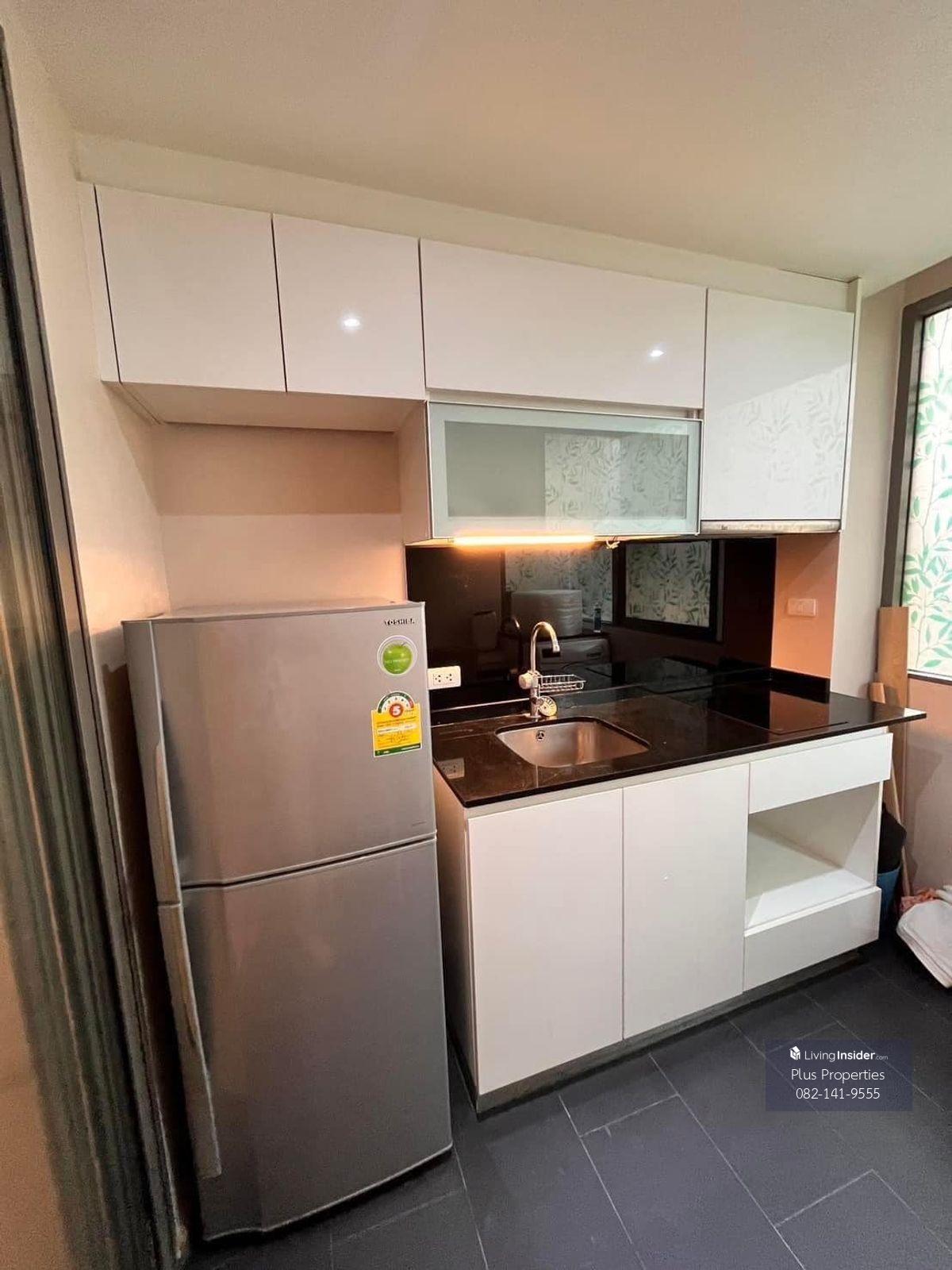 Beautiful room for rent at Klass Silom Condo near BTS Chong Nonsi
