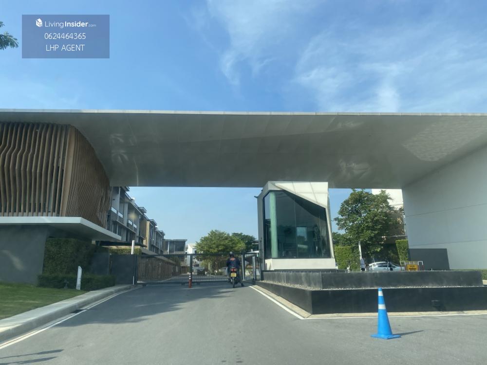 3-Storey Townhouse at The Landmark Ekamai-Ramintra with Premium Features