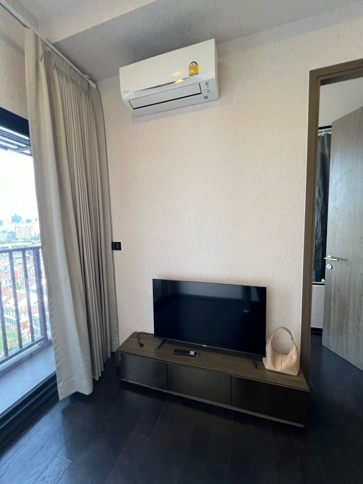 Park Origin Thonglor Condo - Fully Furnished Modern Studio