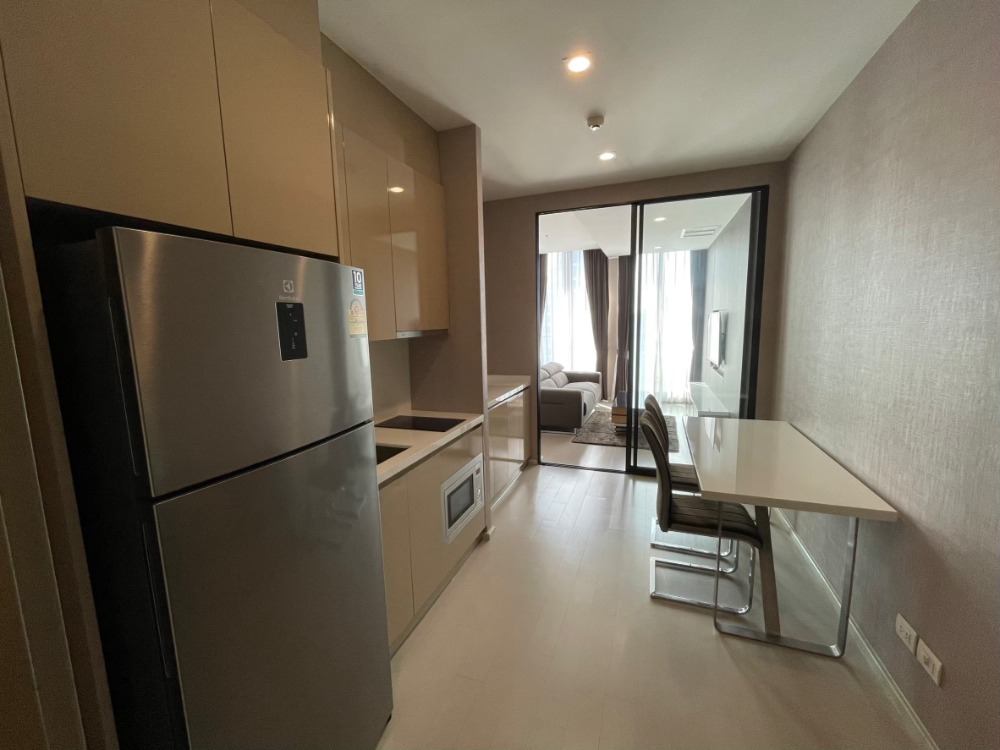 Апартаменти Noble Ploenchit з 1 спальнею та повним комплектом техніки