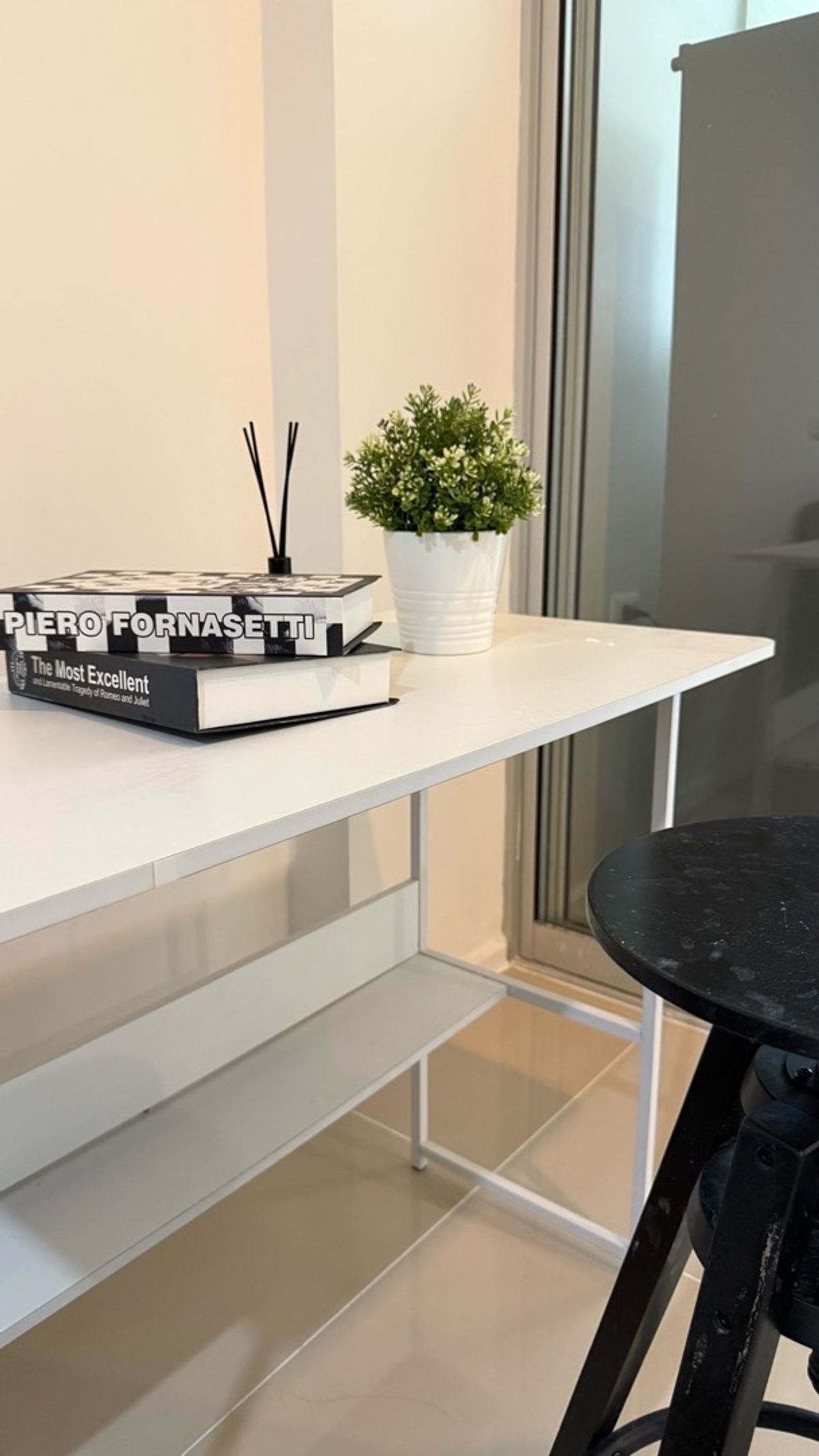 Compact Modern Condo with City View