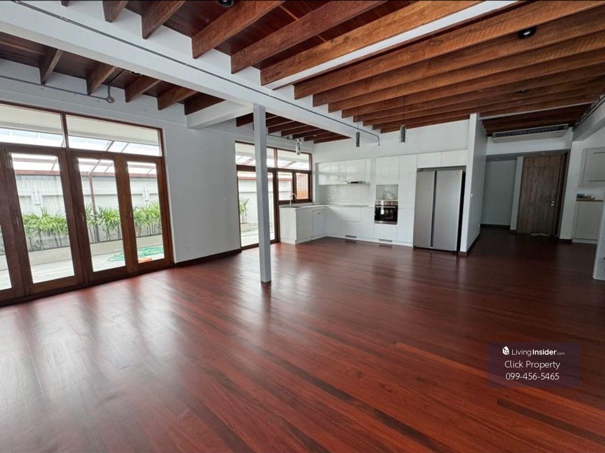 2-Story House with 4 Bedrooms near Pridi Banomyong, 6 Car Parking