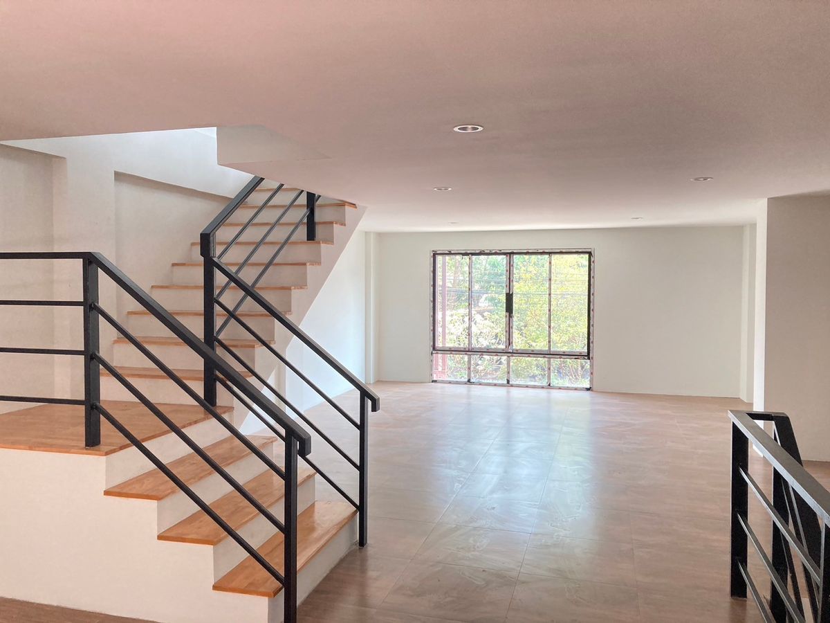 Luxury Townhome Near Makro Phetkasem - 4 Stories, 4 Bedrooms
