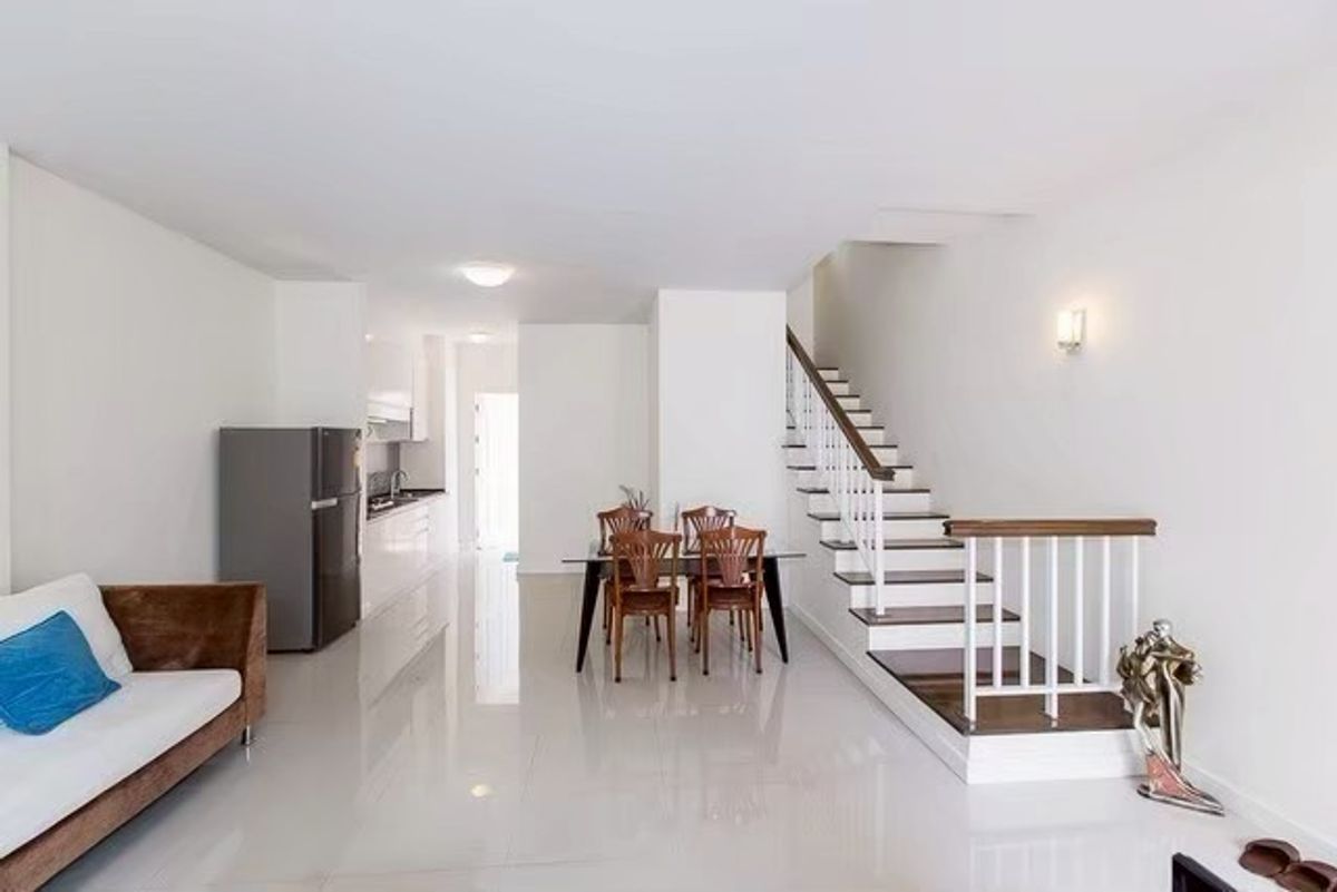 Luxury 4-Story Kensington-Style Townhome in Garden Square