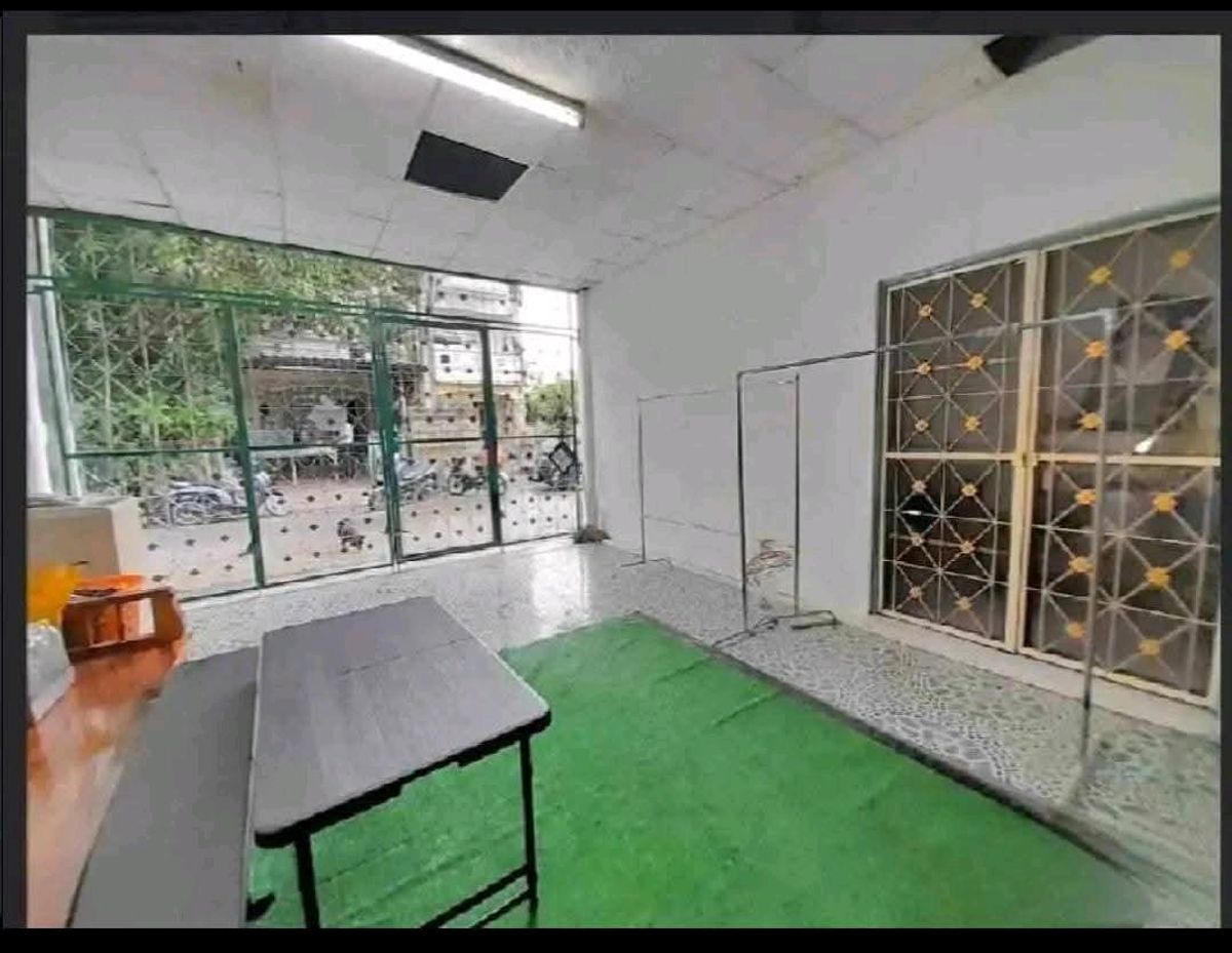 3-Story Townhouse Near Mass M.D. Thani, Bang Waek