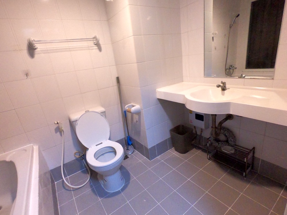 Chapter One Rat Burana Condo - Riverside Location with Modern Amenities