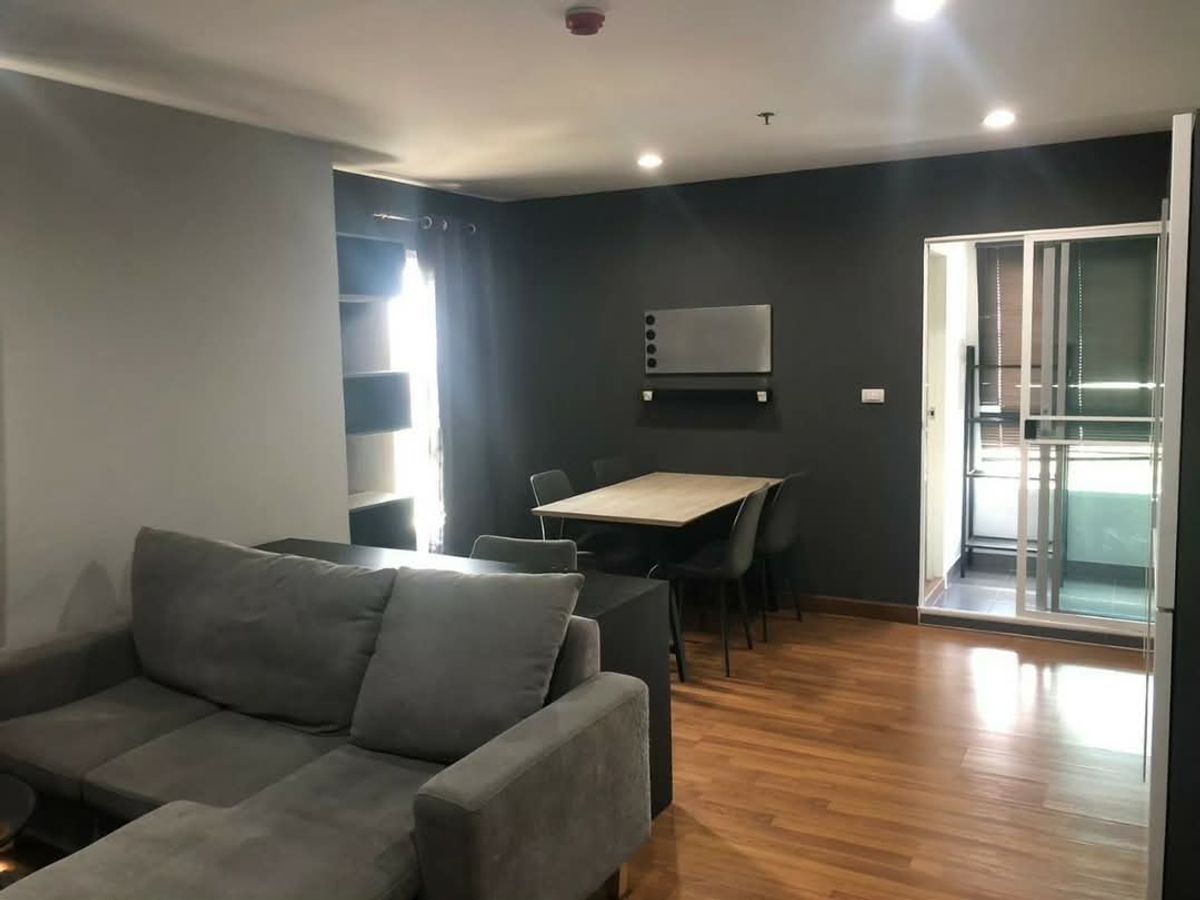 Spacious Fully Furnished 1-Bedroom Condo Near MRT Bangson
