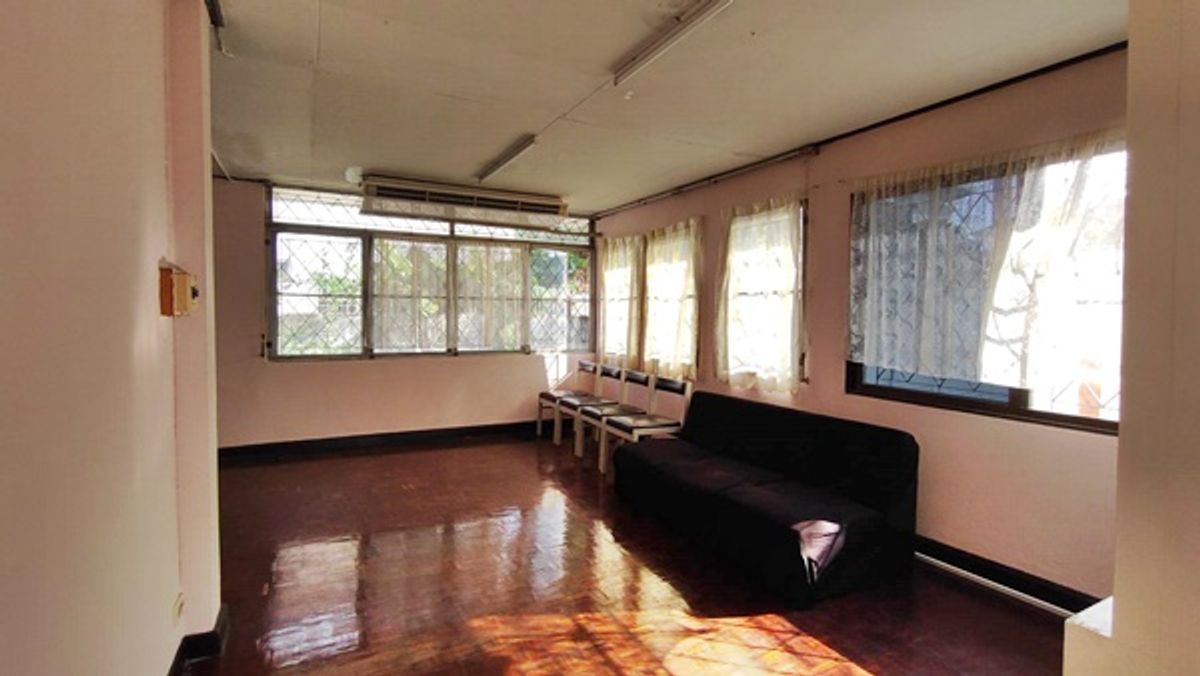 Two-story house near Ramkhamhaeng, suitable for home office or business
