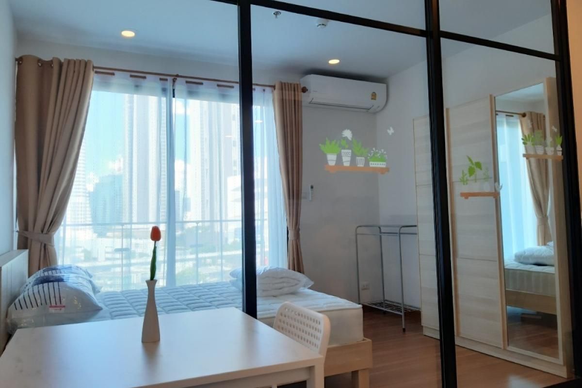 Fully Furnished Condo at Supalai Premier Chareon Nakhon