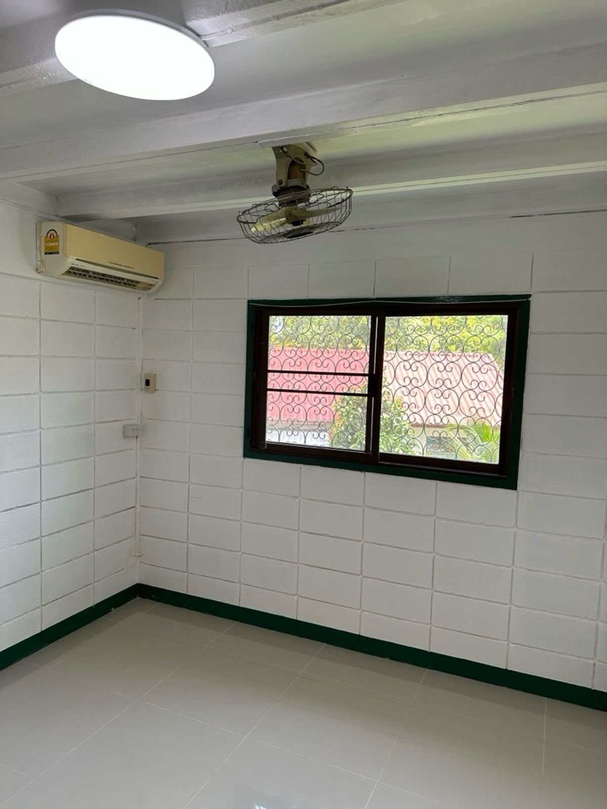 Urgent Rental: Khlong Chan Flat with 2 Air Conditioners