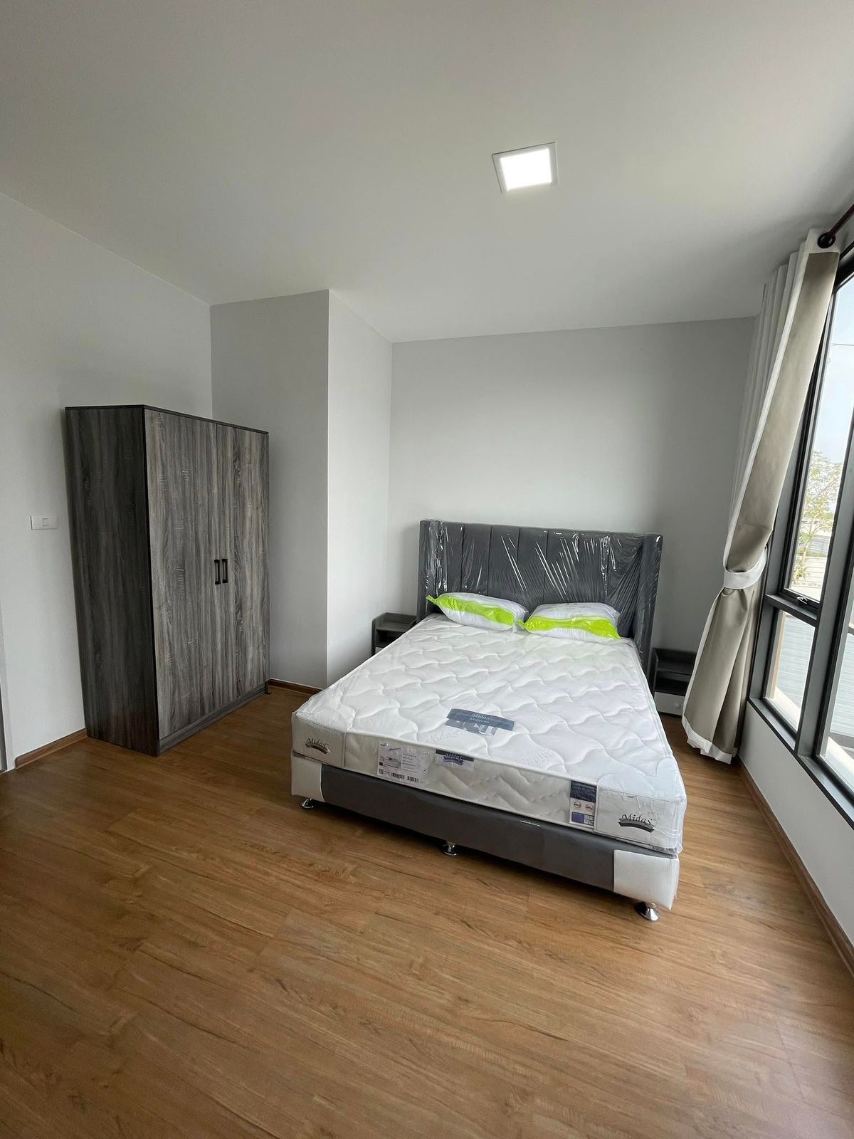 Fully Furnished 3-Bedroom Rental with Parking