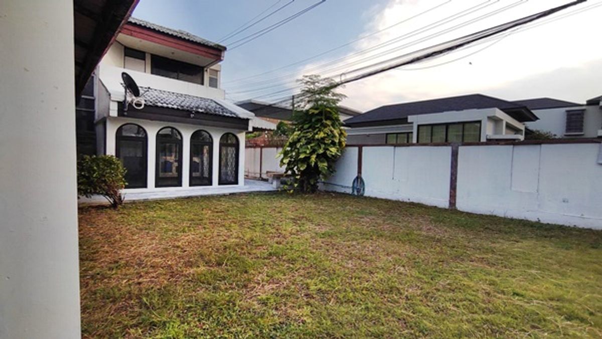 Two-story house near Ramkhamhaeng, suitable for home office or business