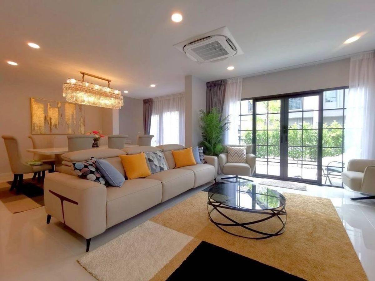 Luxury Detached House in Bangna, Fully Furnished, Spacious Layout