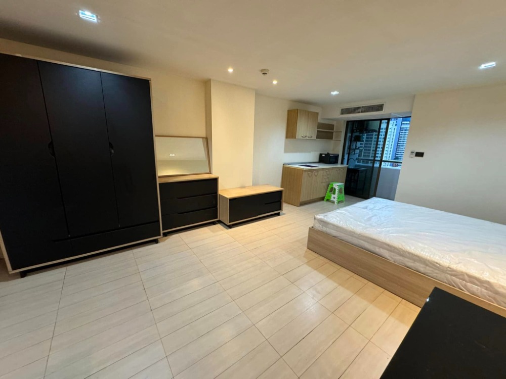 Fully Furnished 1 Bedroom Apartment near Platinum