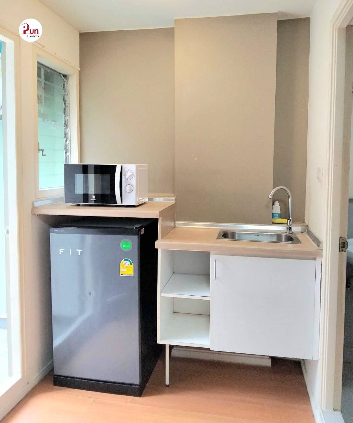 Кондо Lumpini Township Rangsit - Кутова кімната з повним меблюванням