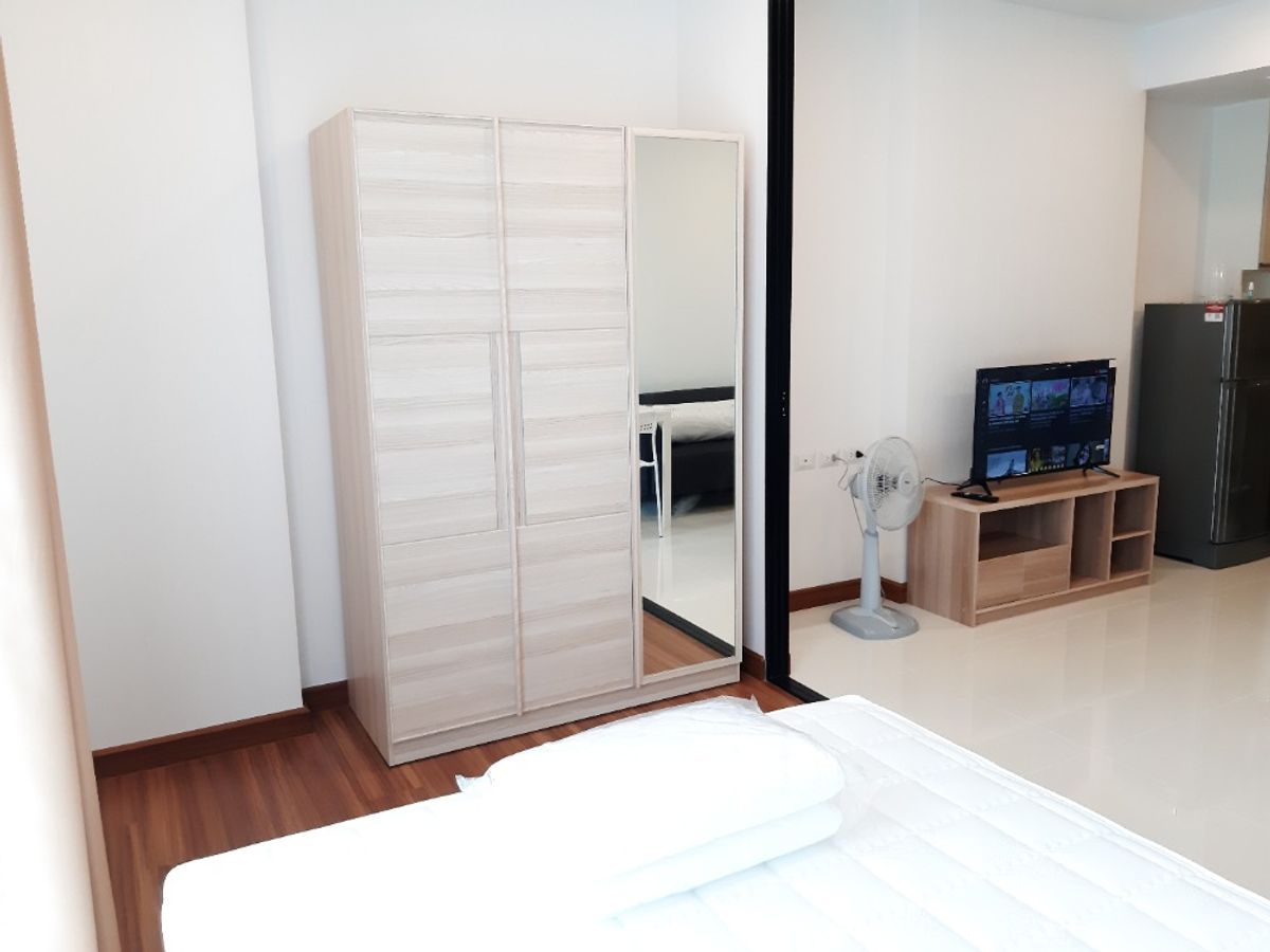 Fully Furnished Condo at Supalai Premier Chareon Nakhon