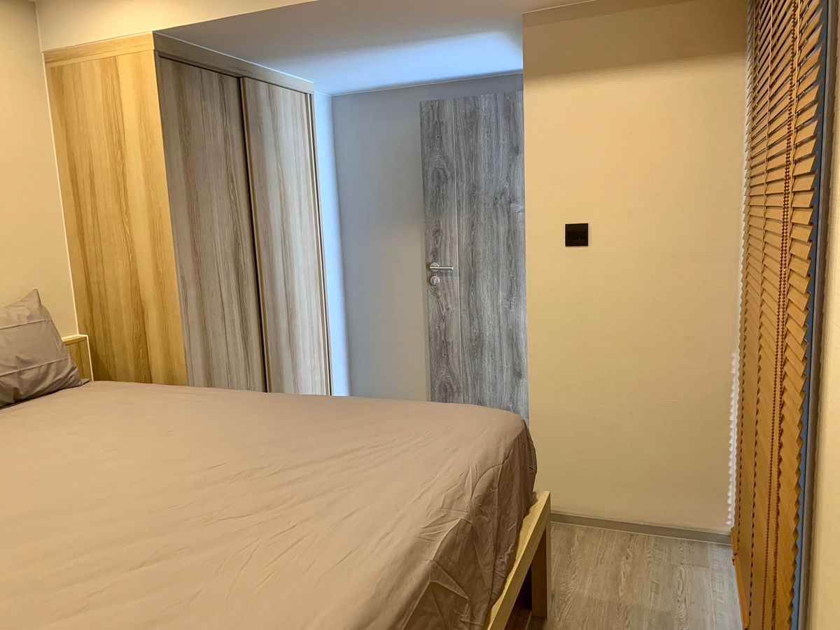 Luxurious 1-bedroom condo near BTS National Stadium
