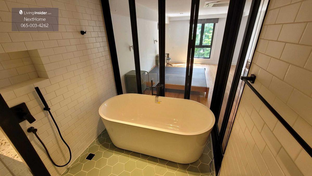 Icon 2 Condo - Spacious 2 Bedroom in Sukhumvit near Thonglor BTS