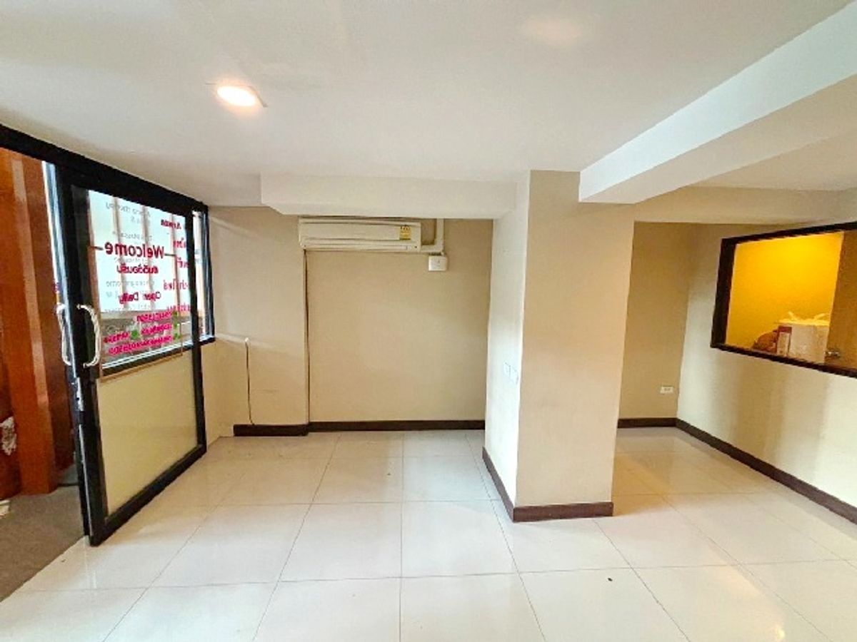 2 Bedroom Apartment Near Ramkhamhaeng - Convenient Location