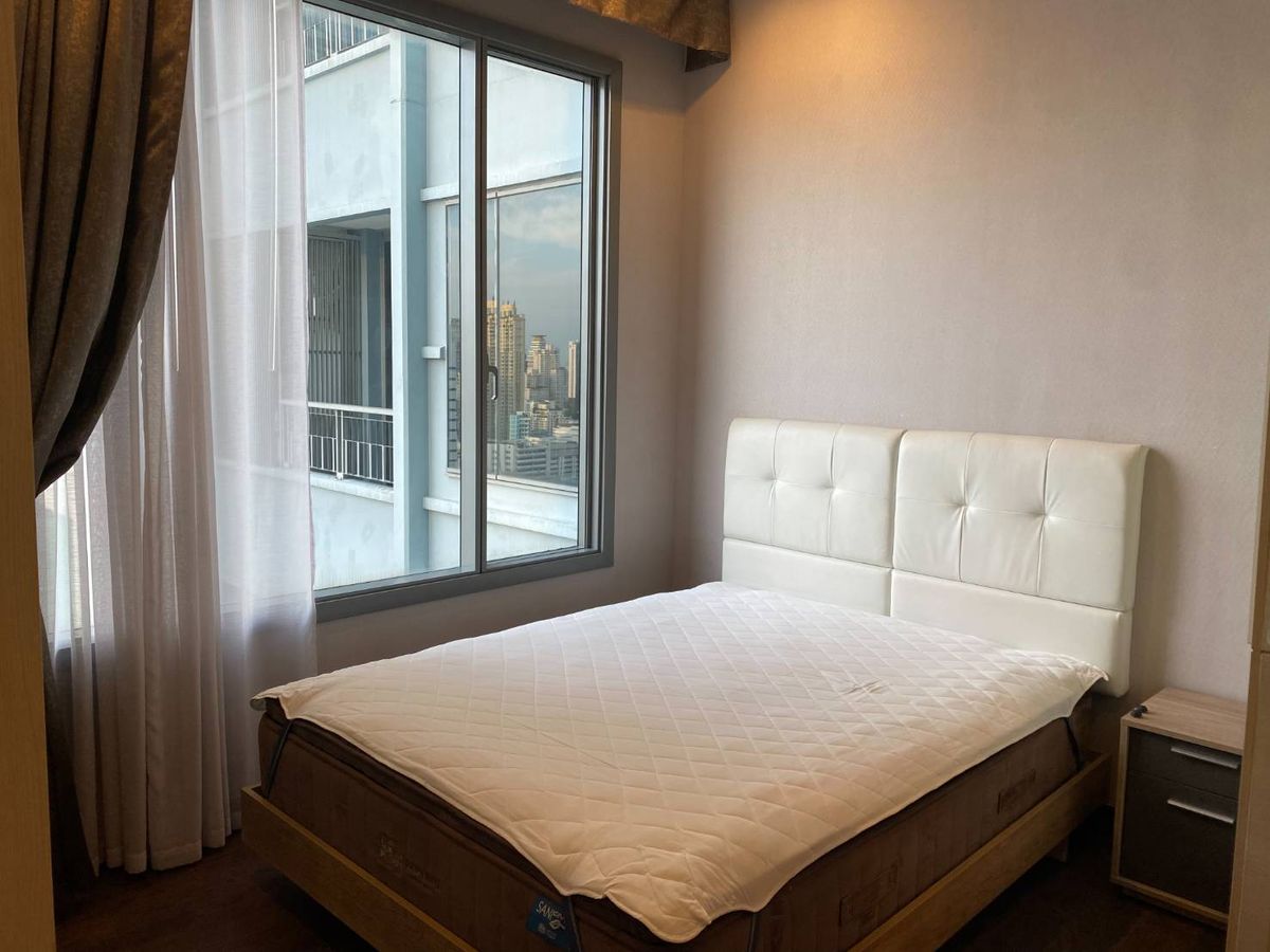 Studio Condo near MRT Petchburi, Fully Furnished