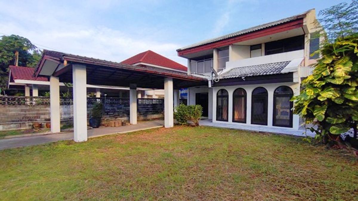 Two-story house near Ramkhamhaeng, suitable for home office or business