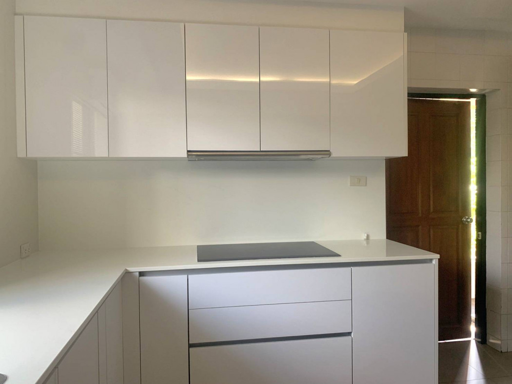 Luxurious 5-Bedroom House with Private Pool in Vibhavadi Inthamara