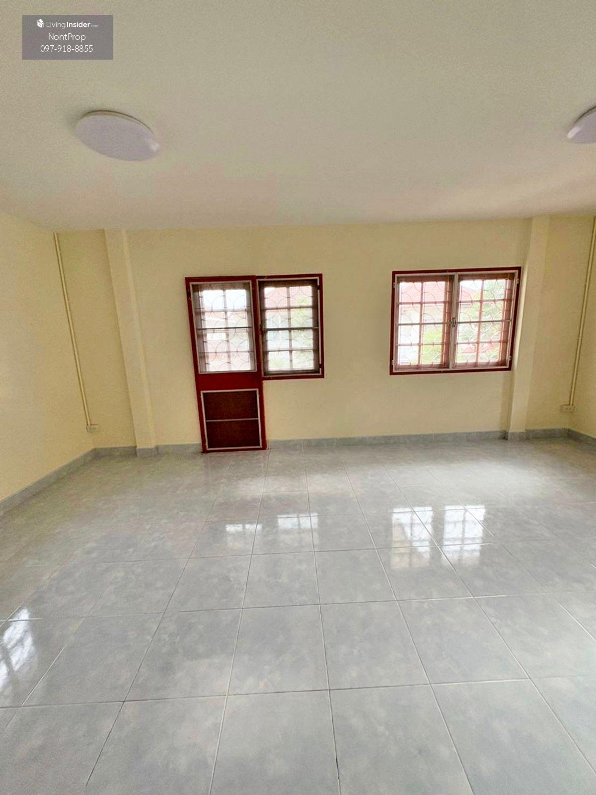 Two-Story House in Rangsit-Pathum Thani, Convenient Location
