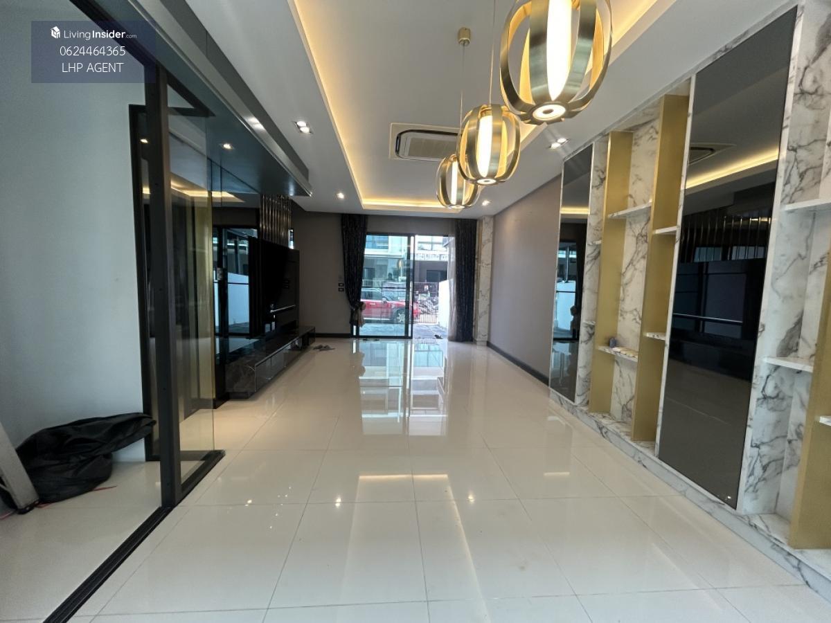 3-Storey Townhouse at The Landmark Ekamai-Ramintra with Premium Features