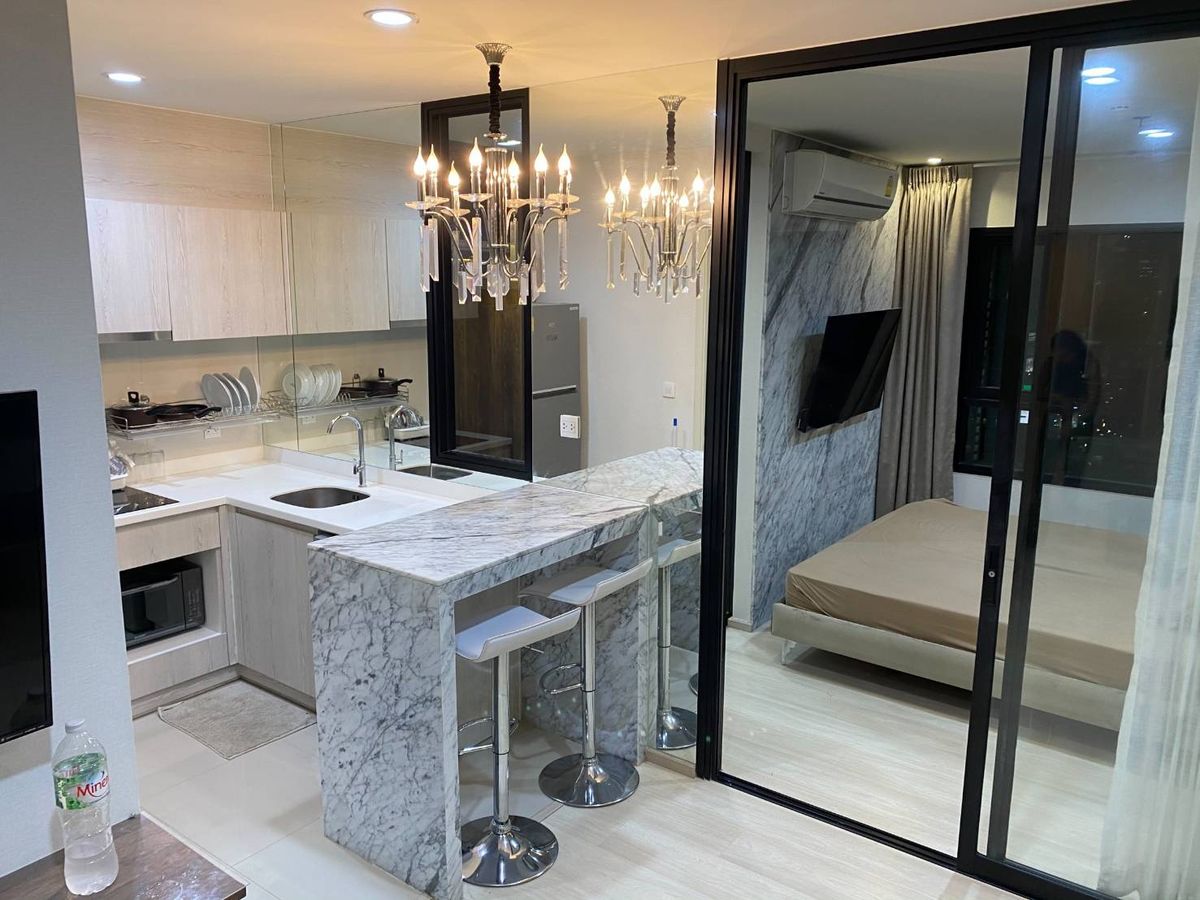 Life Asoke Condo - Stylish 1-Bedroom Apartment