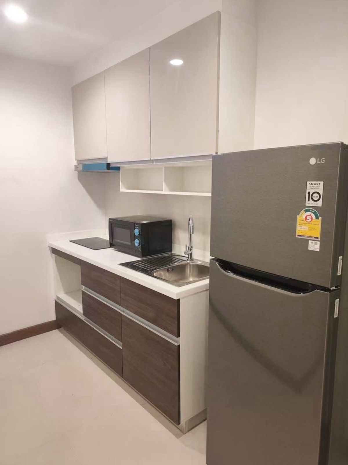 Fully Furnished Apartment with City View and Modern Amenities