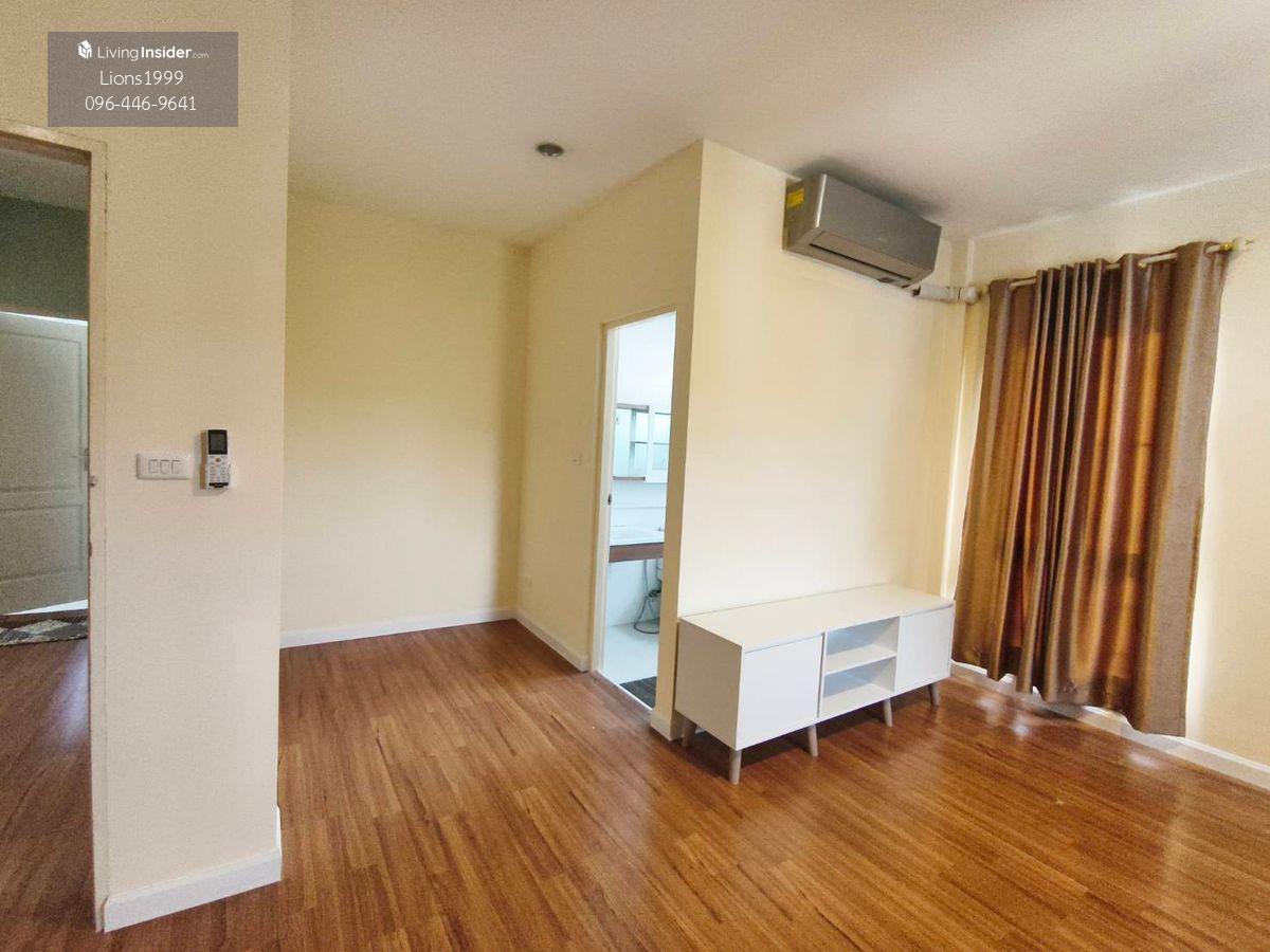 Large House in Manthana Village, Krungthep Kreetha 7 with Extensive Amenities
