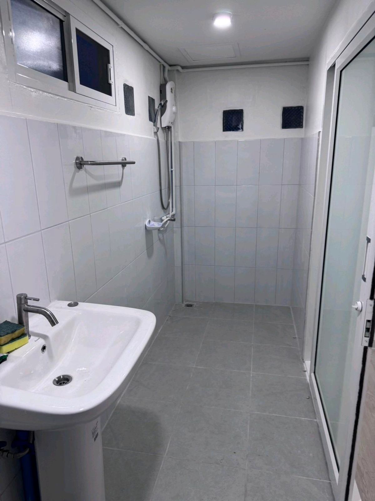 Compact 1-Bedroom Apartment in Bangkok with Essential Amenities