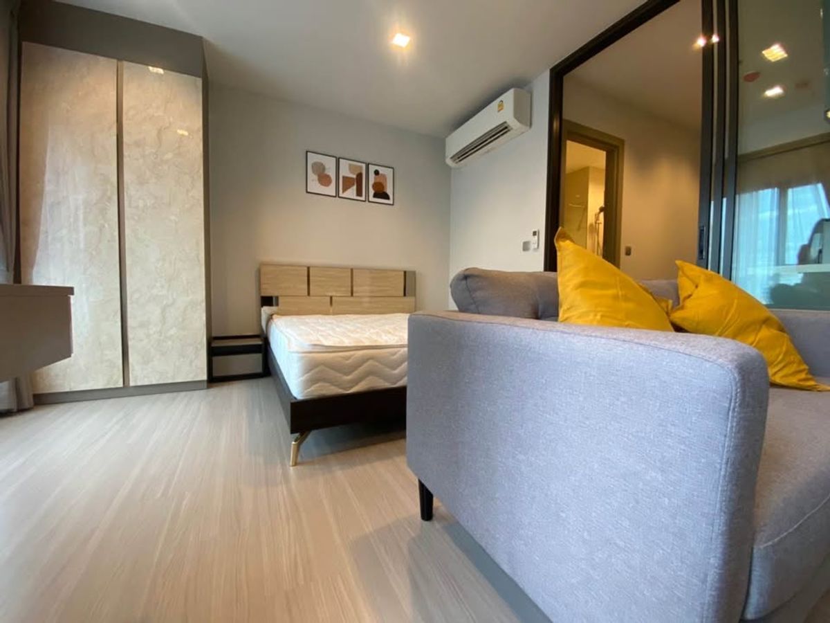 Life Asoke - Rama 9 Studio Apartment