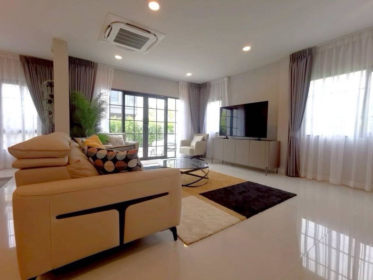 Luxury Detached House in Bangna, Fully Furnished, Spacious Layout